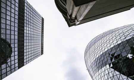 Centrālo banku un privāto kompāniju sacīkstes maksājumu digitalizācijā