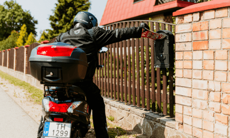 11 motorolleru izmantošana Latvijas Pastam šosezon ļāvusi uzlabot sūtījumu piegādes ātrumu vairākās Latvijas vietās
