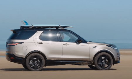 Modernizētais Land Rover Discovery visiem septiņiem pasažieriem ir vēl komfortablāks