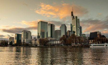 BTC un institucionāļi