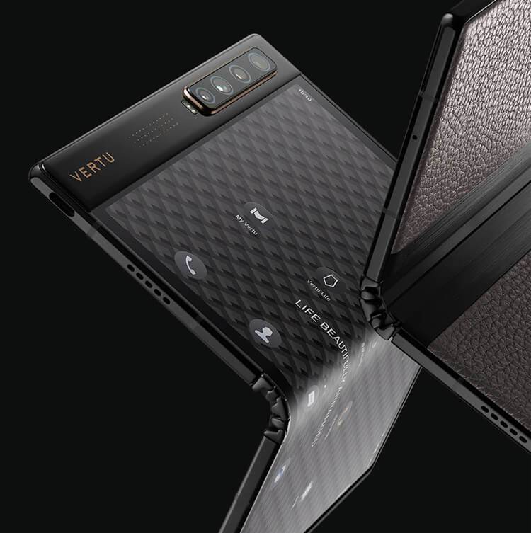 Vertu parāda savu viedtālruni ar salokamo displeju 8 Vertu Ayxta Fold viedtelefons