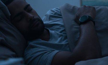 Vakarā nevaru aizmigt, bet no rītiem piecelties? Analizē savu miegu pats