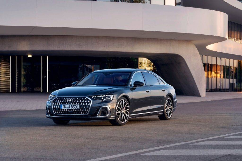 Uzlabots dizains un inovatīvas tehnoloģijas flagmanim – atjaunotais Audi A8