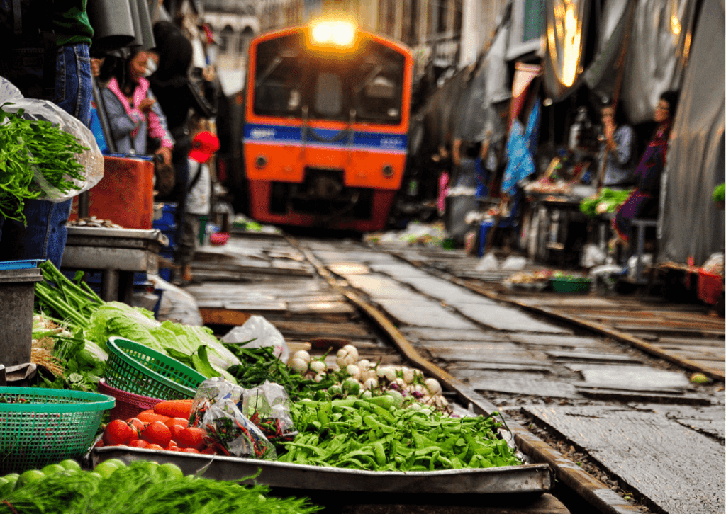 Maeklong Railway Market Taizemē