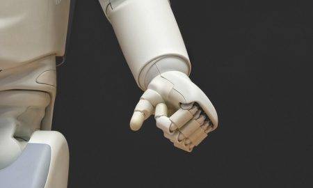 „Kaspersky" izstrādā kiberdrošības politiku bioniskajām ierīcēm