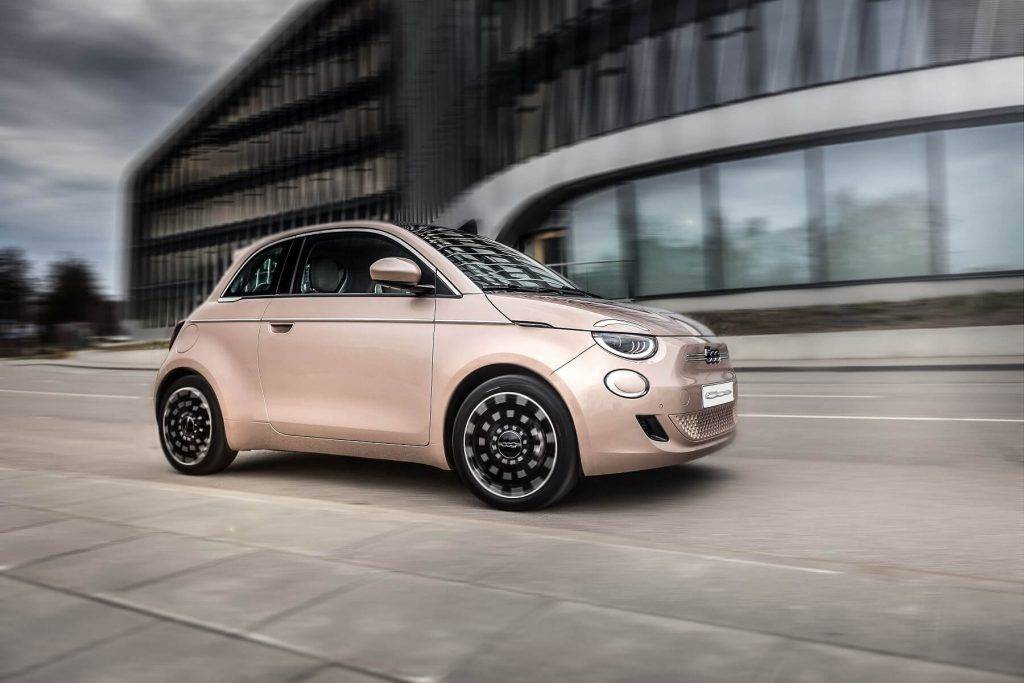 Fiat 500e kļuvis par 2021. gada labāko automobili mazizmēra elektroauto kategorijā