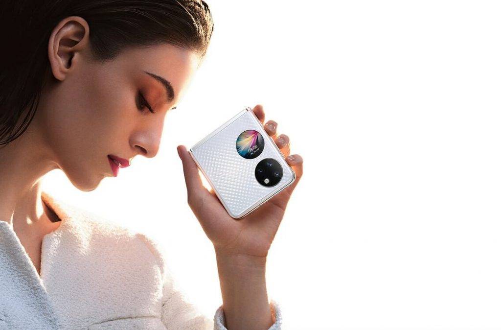 Latvijā būs pieejami Huawei P viedtālruņu sērijas jaunākie flagmaņi – P50 Pro un P50 Pocket 10 Augstā mode kabatā – Huawei P50 Pocket