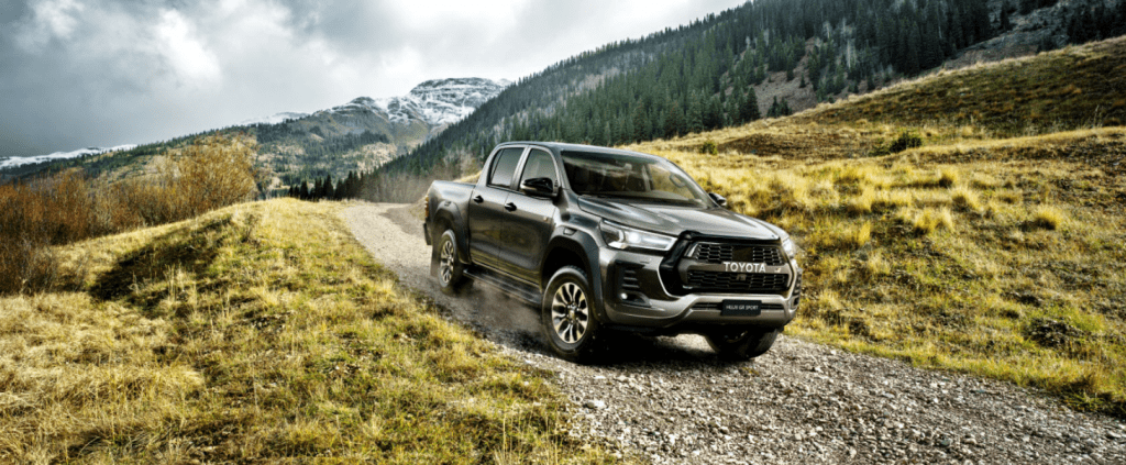 Toyota izziņojusi jauno Hilux GR SPORT ar rallija iedvesmotu veiktspēju un stilu
