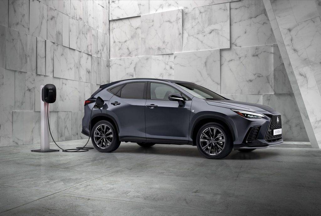 Jaunais Lexus NX pašuzlādes un pirmais Plug-in jeb uzlādējamais hibrīds tagad pieejams arī Latvijā 10 Jaunais Lexus NX pašuzlādes un pirmais Plug-in jeb uzlādējamais hibrīds tagad pieejams arī Latvijā