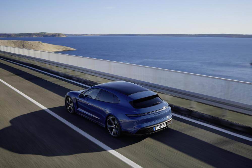 “Porsche Taycan” elektroauto modeļu saimei pievienojas jauns virsbūves variants 15 “Porsche Taycan” elektroauto modeļu saimei pievienojas jauns virsbūves variants