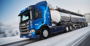Scania elektriskie kravas auto jau tagad pārvadā līdz 80 tonnām smagas kravas