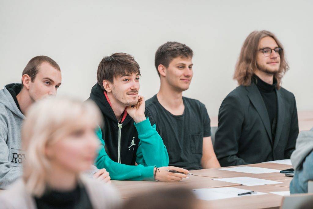 Noslēdzies VARAM un LU kopīgi rīkota pētījumu programma “Pētniecības ideju maratons” 7 Noslēdzies VARAM un LU kopīgi rīkota pētījumu programma “Pētniecības ideju maratons”