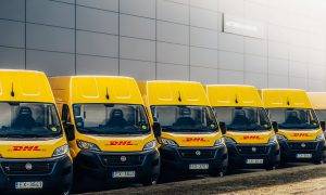 DHL Express Latvia elektrificē savu autoparku