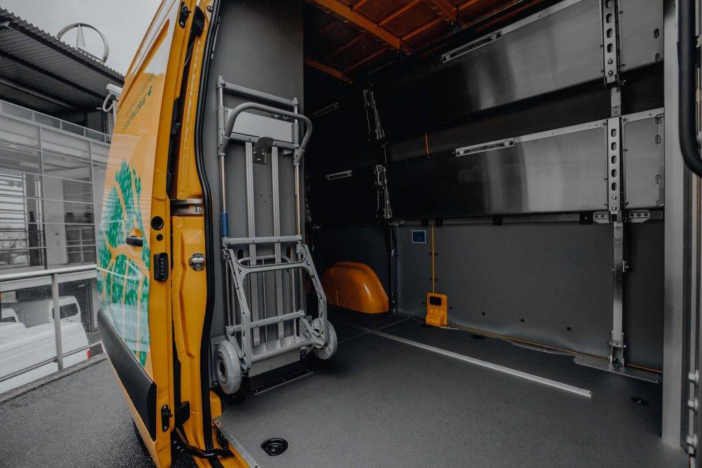 DHL saņēmis pirmo eSprinter atslēgas