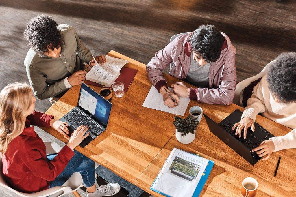 Latvijas skolēni izcīnījuši 1.vietu starptautiskajās sacensībās “Imagine Cup Junior Virtual AI Hackathons 2022” 5 Latvijas skolēni izcīnījuši 1.vietu starptautiskajās sacensībās “Imagine Cup Junior Virtual AI Hackathons 2022”