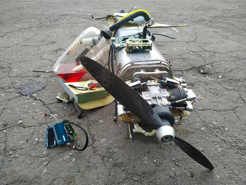 Krievu bezpilota lidaparātam "Orlan-30": degvielas tvertnes vietā ir plastmasas pudele 9 Drons Orlan 30