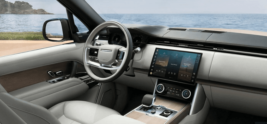 Jaunie Range Rover piegādāti pirmajiem klientiem Latvijā