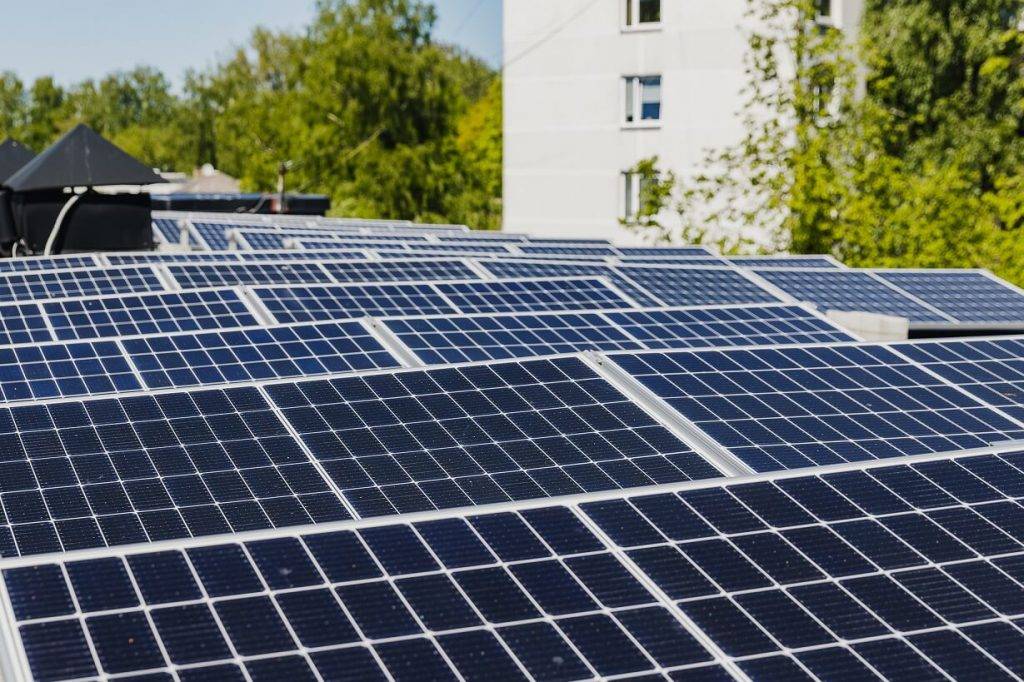 1,12 mlj. eiro finansējumu 22 biznesa parku un komercobjektu aprīkošanai ar saules paneļiem 