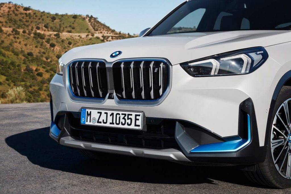 BMW izziņo jaunāko X1 un pirmo iX1 modeli