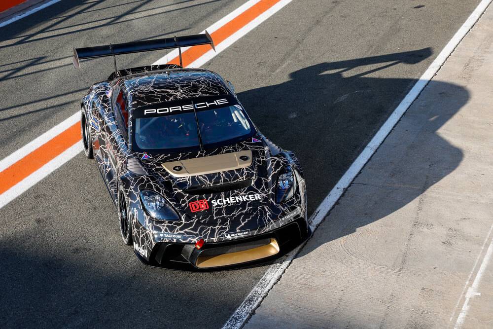 Pilnībā elektriskais “Porsche 718 Cayman GT4 ePerformance” atklāj “Mission R” potenciālu 13 Pilnībā elektriskais “Porsche 718 Cayman GT4 ePerformance” atklāj “Mission R” potenciālu