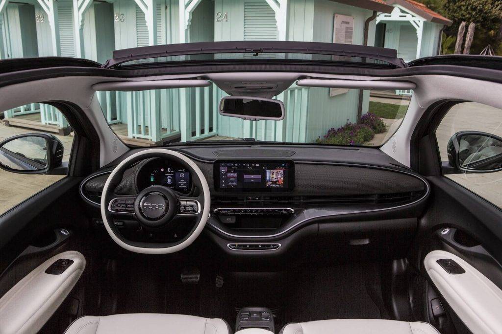 FIAT radījis īpašu FIAT 500e versiju kopā ar JBL un Bočelli 17 FIAT radījis īpašu FIAT 500e versiju kopā ar JBL un Bočelli