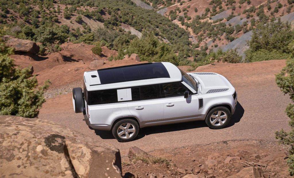 "Land Rover" radījis Defender 8 pasažieriem 12 "Land Rover" radījis Defender 8 pasažieriem