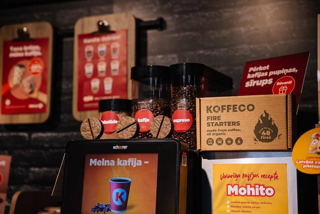 Circle K degvielas uzpildes stacijās uzsāk tirdzniecību Latvijas jaunuzņēmuma aizdedzināšanas tabletes no kafijas biezumiem 11 Circle K degvielas uzpildes stacijās uzsāk tirdzniecību Latvijas jaunuzņēmuma aizdedzināšanas tabletes no kafijas biezumiem