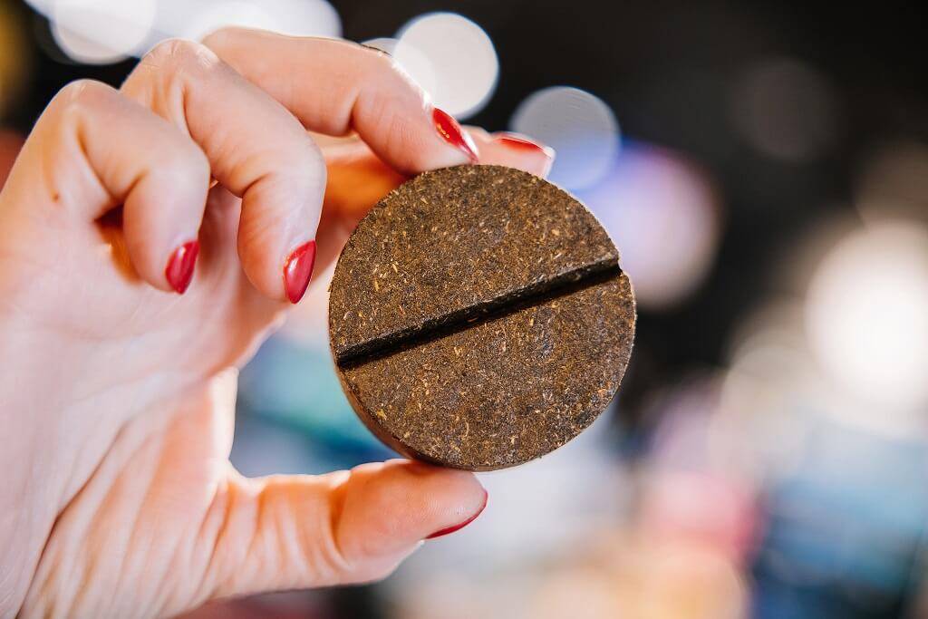 Circle K degvielas uzpildes stacijās uzsāk tirdzniecību Latvijas jaunuzņēmuma aizdedzināšanas tabletes no kafijas biezumiem 10 Circle K degvielas uzpildes stacijās uzsāk tirdzniecību Latvijas jaunuzņēmuma aizdedzināšanas tabletes no kafijas biezumiem