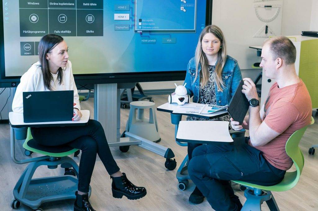 Trīs mēnešu laikā studenti pilnveido un digitalizē 11 e-studiju kursus 5 Trīs mēnešu laikā studenti pilnveido un digitalizē 11 e-studiju kursus