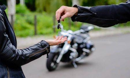 Pieaugot motociklu popularitātei pastiprinās arī krāpniecība lietoto transportlīdzekļu tirgū. Lūk, kā no tās izvairīties.