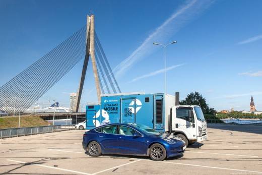 Latvijā demonstrētas ultra ātrās elektromobiļu autonomās uzlādes stacijas L-Charge 5 Latvijā demonstrētas ultra ātrās elektromobiļu autonomās uzlādes stacijas L-Charge