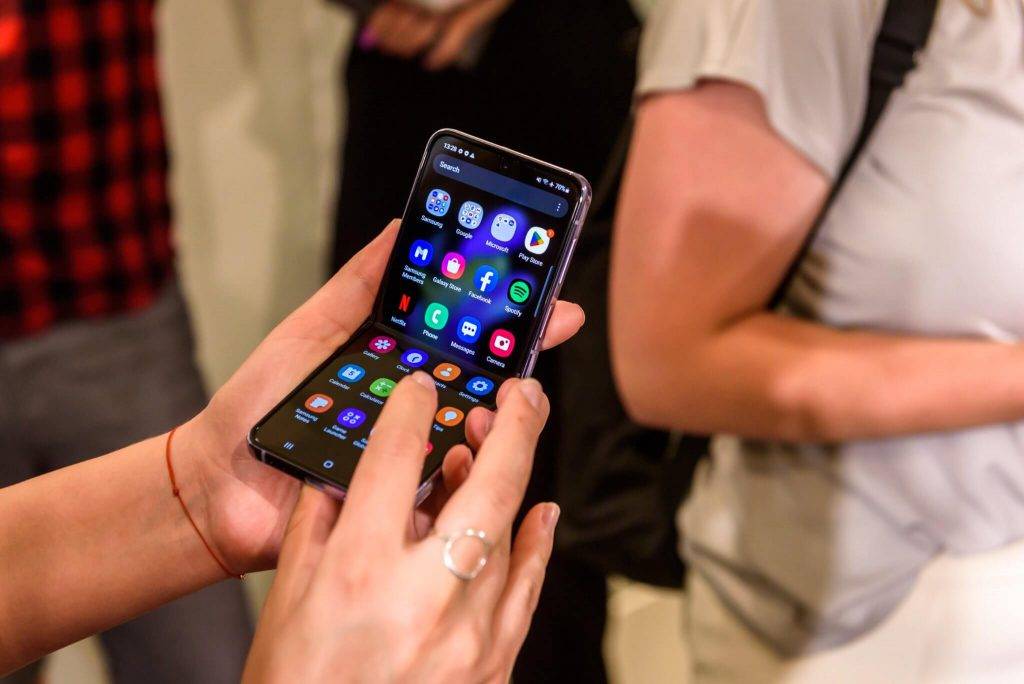 Baltijā Samsung salokāmo viedtālruņu pieprasījums šogad pieaudzis 10 reizes