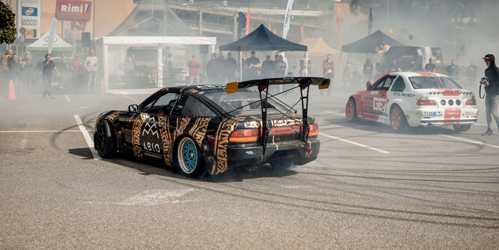 Ar kūpošām riepām aizvadīta "Latvijas Gada auto testa diena Molā" 36 Ar kūpošām riepām aizvadīta "Latvijas Gada auto testa diena Molā"