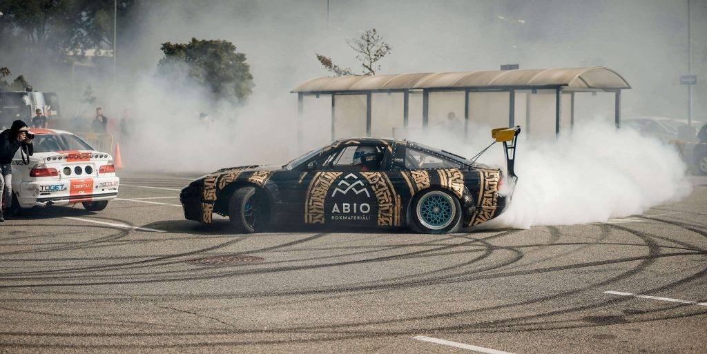 Ar kūpošām riepām aizvadīta "Latvijas Gada auto testa diena Molā" 34 Ar kūpošām riepām aizvadīta "Latvijas Gada auto testa diena Molā"