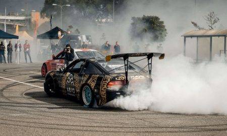 Ar kūpošām riepām aizvadīta "Latvijas Gada auto testa diena Molā"