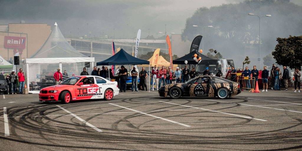 Ar kūpošām riepām aizvadīta "Latvijas Gada auto testa diena Molā" 30 Ar kūpošām riepām aizvadīta "Latvijas Gada auto testa diena Molā"