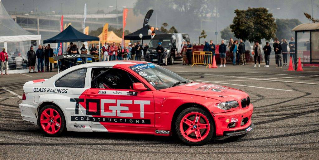 Ar kūpošām riepām aizvadīta "Latvijas Gada auto testa diena Molā" 29 Ar kūpošām riepām aizvadīta "Latvijas Gada auto testa diena Molā"