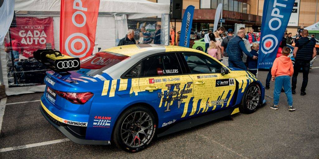 Ar kūpošām riepām aizvadīta "Latvijas Gada auto testa diena Molā" 25 Ar kūpošām riepām aizvadīta "Latvijas Gada auto testa diena Molā"