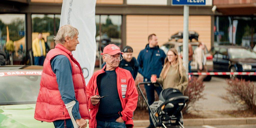 Ar kūpošām riepām aizvadīta "Latvijas Gada auto testa diena Molā" 22 Ar kūpošām riepām aizvadīta "Latvijas Gada auto testa diena Molā"