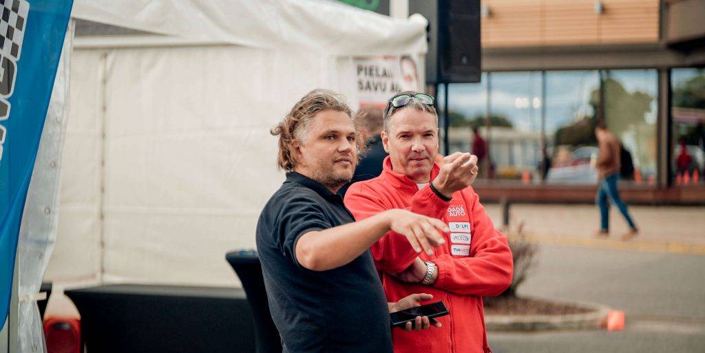 Ar kūpošām riepām aizvadīta "Latvijas Gada auto testa diena Molā" 20 Ar kūpošām riepām aizvadīta "Latvijas Gada auto testa diena Molā"