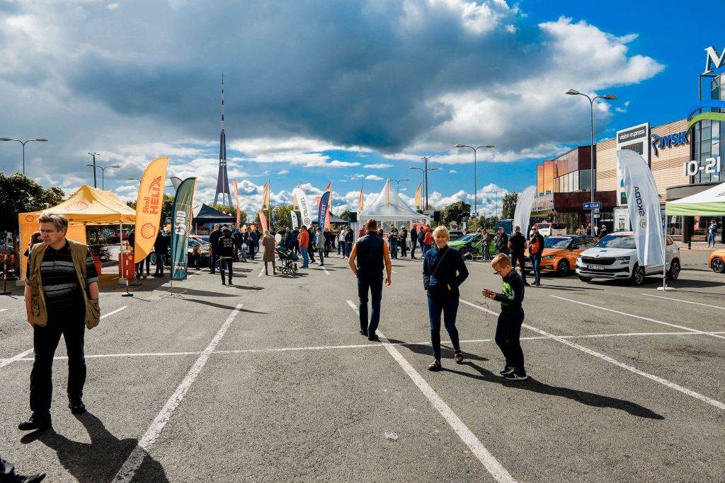 Ar kūpošām riepām aizvadīta "Latvijas Gada auto testa diena Molā" 44 Ar kūpošām riepām aizvadīta "Latvijas Gada auto testa diena Molā"