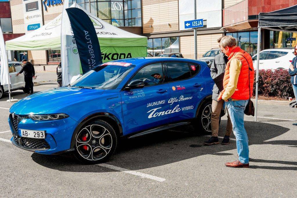 Ar kūpošām riepām aizvadīta "Latvijas Gada auto testa diena Molā" 42 Ar kūpošām riepām aizvadīta "Latvijas Gada auto testa diena Molā"