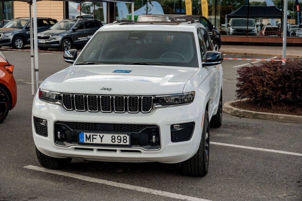 Ar kūpošām riepām aizvadīta "Latvijas Gada auto testa diena Molā" 40 Ar kūpošām riepām aizvadīta "Latvijas Gada auto testa diena Molā"