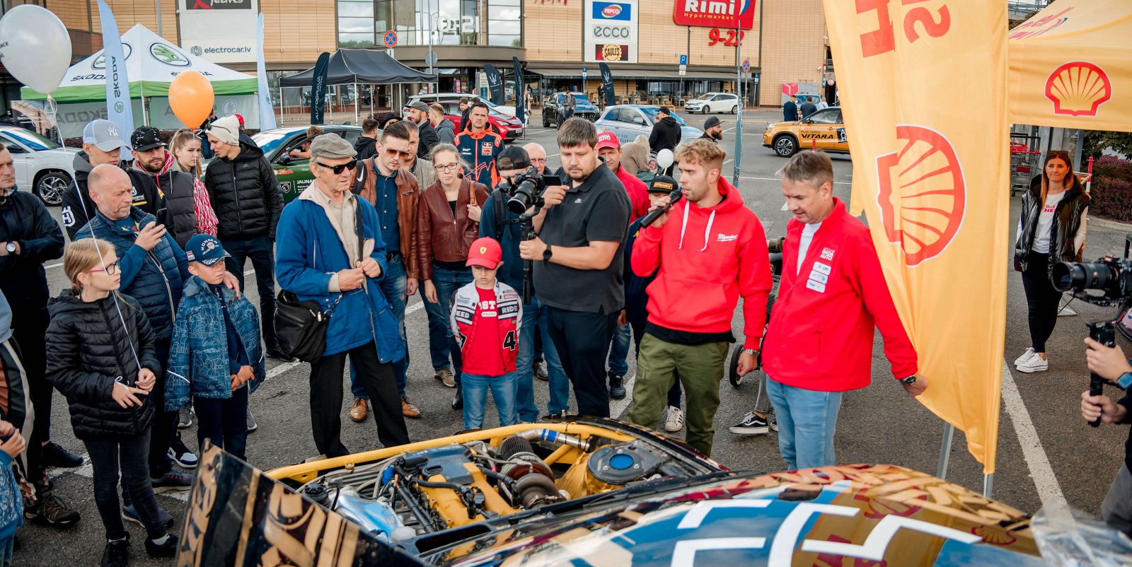 Ar kūpošām riepām aizvadīta "Latvijas Gada auto testa diena Molā" 16 Ar kūpošām riepām aizvadīta "Latvijas Gada auto testa diena Molā"