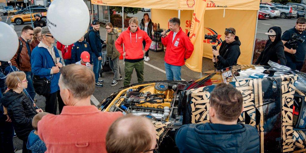 Ar kūpošām riepām aizvadīta "Latvijas Gada auto testa diena Molā" 12 Ar kūpošām riepām aizvadīta "Latvijas Gada auto testa diena Molā"