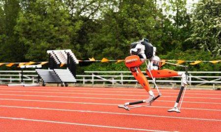 Divkājains robots Cassie uzstāda Ginesa rekordu 100 m skrējienā