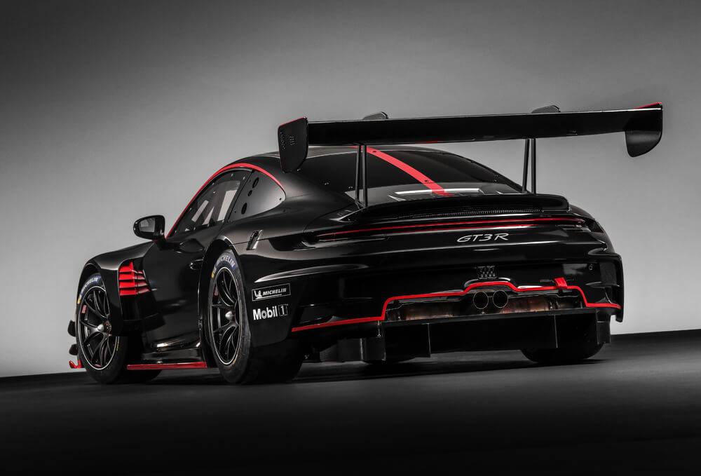 Jaunākās paaudzes “Porsche 911 GT3 R” gatavs sacīkstēm 16 Jaunākās paaudzes “Porsche 911 GT3 R” gatavs sacīkstēm