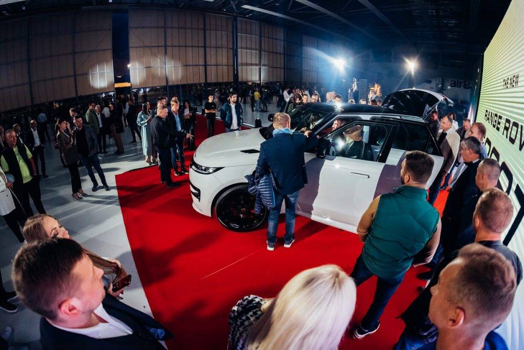 Rīgā uzmirdz Range Rover Sport zvaigzne 10 Rīgā uzmirdz Range Rover Sport zvaigzne