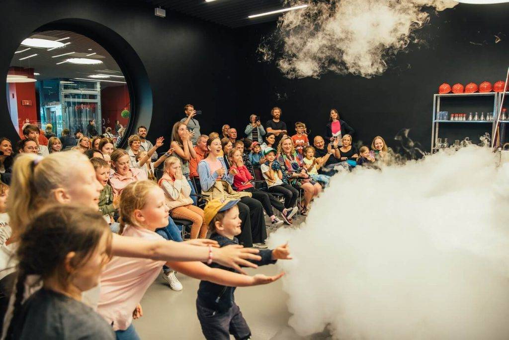 Klases ekskursijā uz jauno Ventspils zinātnes centru VIZIUM 7 Klases ekskursijā uz jauno Ventspils zinātnes centru VIZIUM