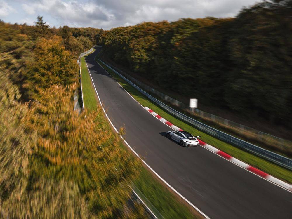 “Porsche 911 GT3 RS” pieveic apli 6:49,328 minūtēs 10 “Porsche 911 GT3 RS” pieveic apli 6:49,328 minūtēs